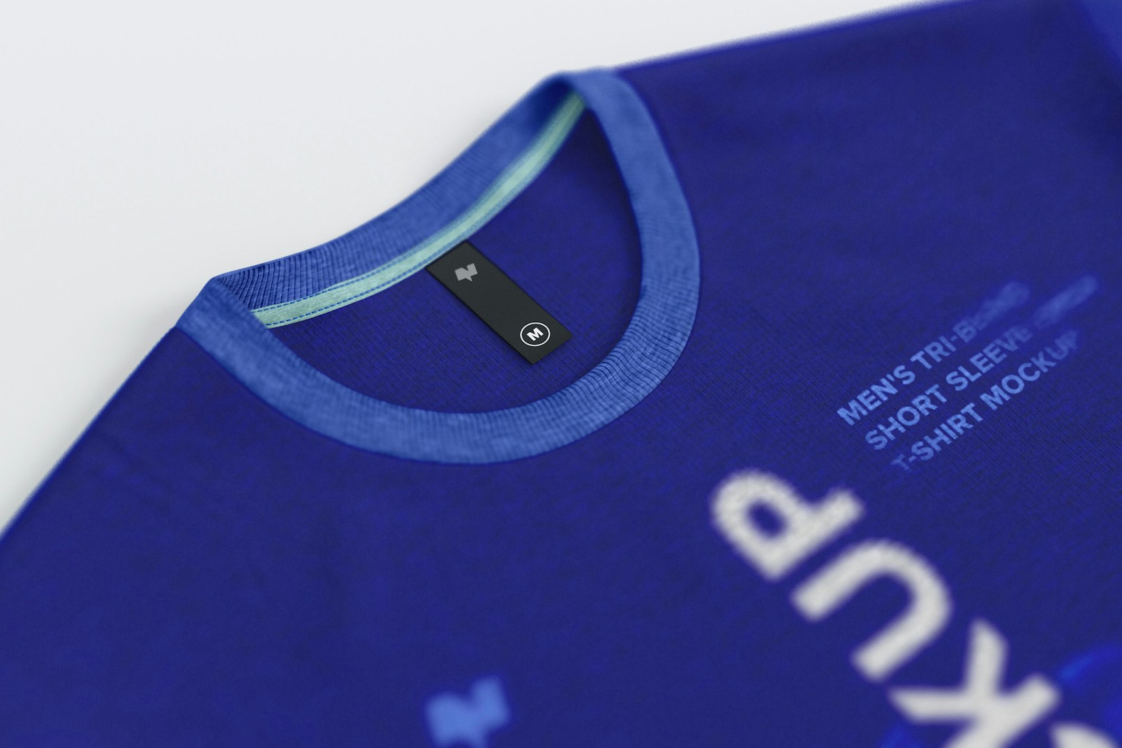 Maqueta de Camiseta Tri-Blend para Hombre con Etiqueta, Primer Plano