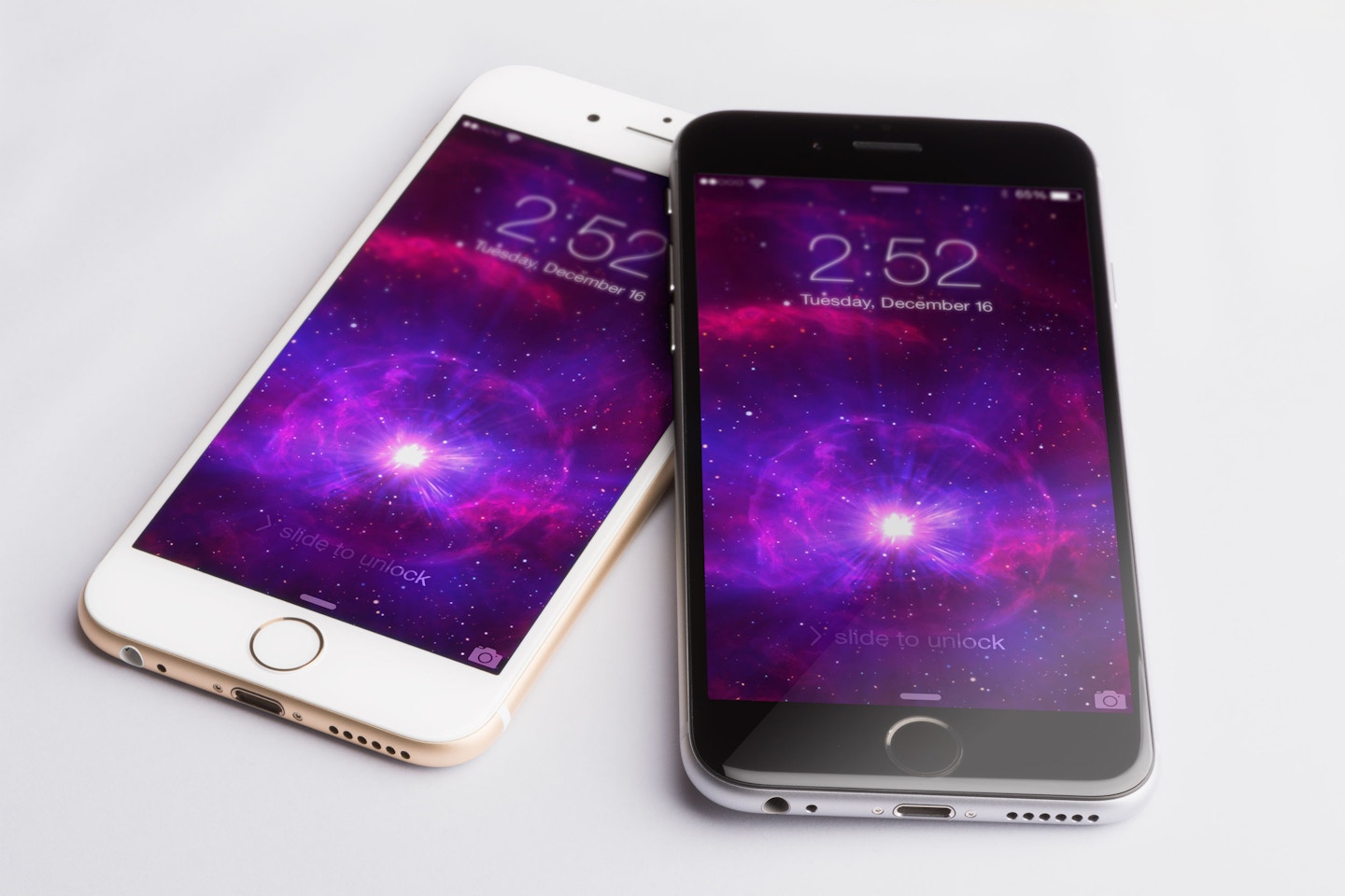 Iphone 6 Gold and Spacegray PSD Mockup 02